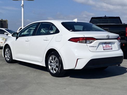 Certified 2025 Toyota Corolla LE image 5