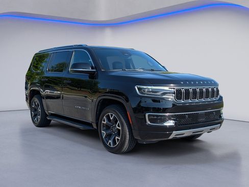 Used 2023 Jeep Wagoneer Series III w/ Preferred Equipment Group RWD image 7