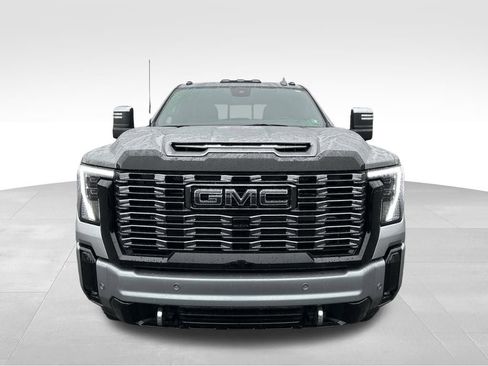 Used 2025 GMC Sierra 3500 Denali Ultimate image 9