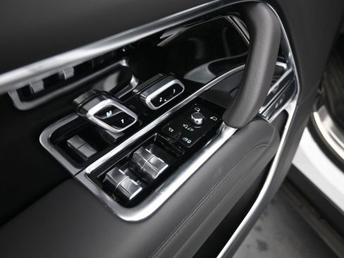 New 2025 Land Rover Range Rover SE image 24