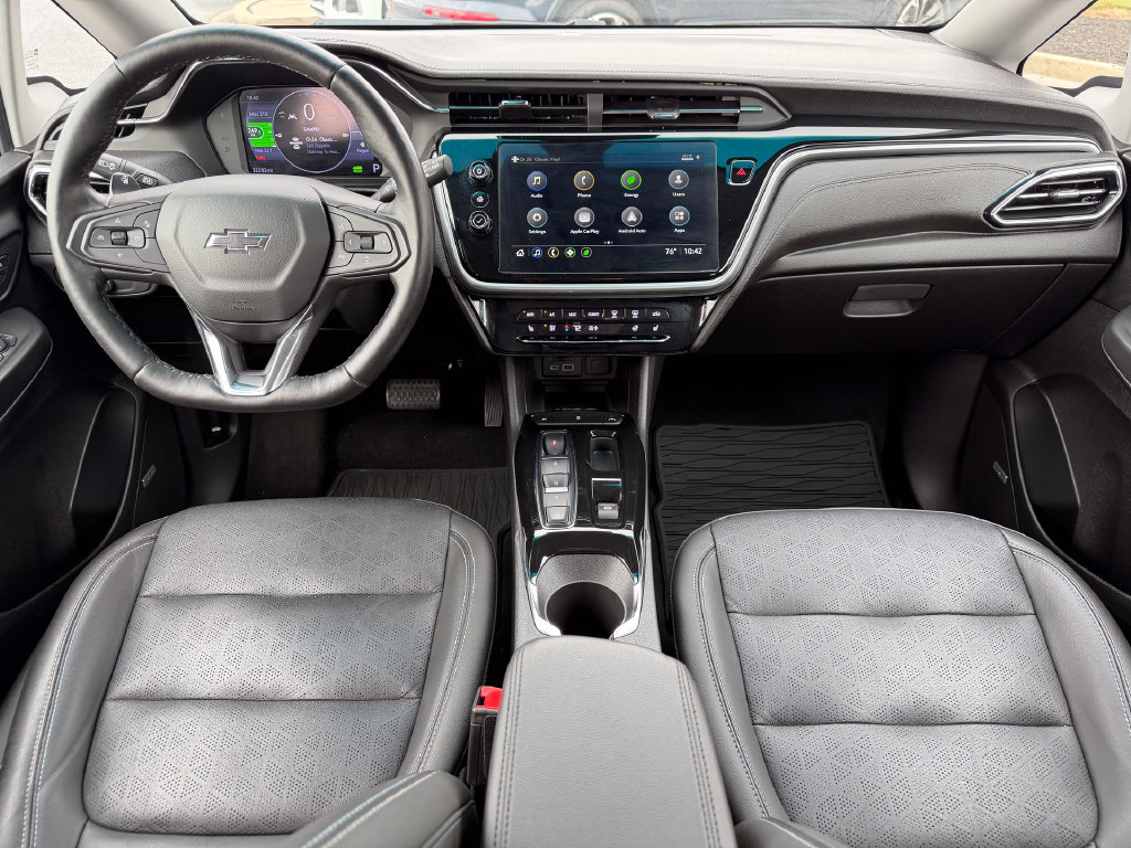 Used 2023 Chevrolet Bolt LT w/ Infotainment Package FWD image 2