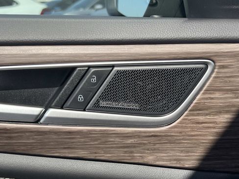 Certified 2025 Volkswagen Atlas SEL Premium R-Line image 18