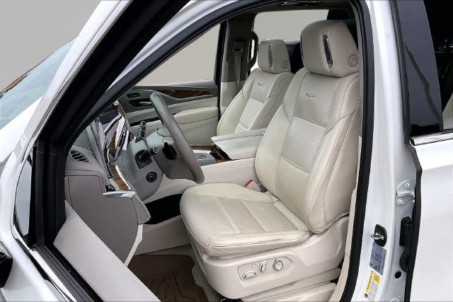 Used 2024 Cadillac Escalade Premium Luxury Platinum AWD/4WD image 15