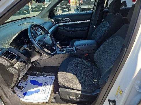 Used 2017 Ford Explorer XLT AWD/4WD image 9