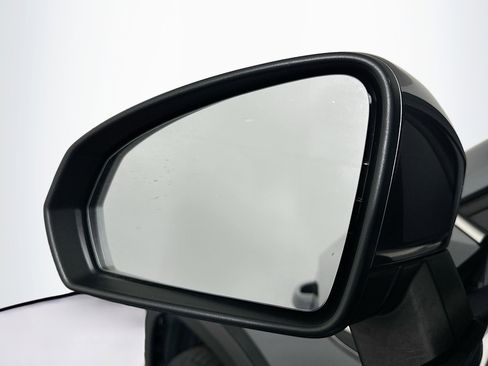 Used 2023 Volkswagen Taos SE w/ Panoramic Sunroof Package AWD/4WD image 16