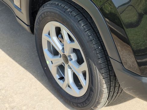 Used 2025 Jeep Compass Latitude image 5