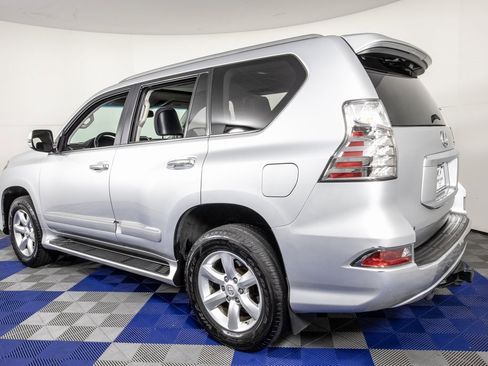 Used 2018 Lexus GX 460 w/ Navigation Package image 6