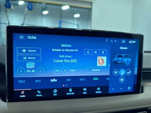 Used 2023 Lincoln Nautilus Reserve image 25