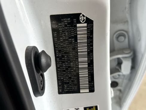 Used 2025 Toyota Corolla LE FWD image 28