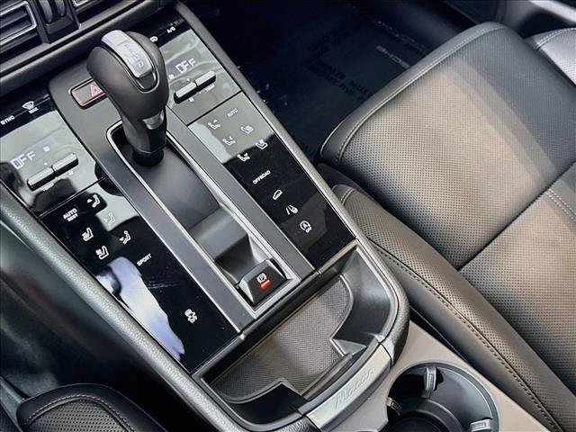 Certified 2026 Porsche Macan Turbo AWD/4WD image 19