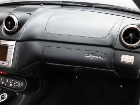 Used 2010 Ferrari California RWD image 22