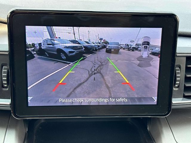 Used 2022 Ford Explorer XLT w/ Equipment Group 202A AWD/4WD image 34