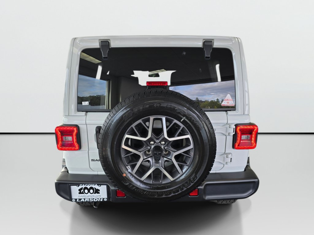 Used 2025 Jeep Wrangler Unlimited Sahara AWD/4WD image 4