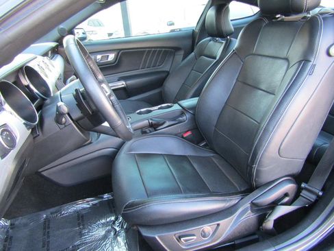 Used 2017 Ford Mustang GT Premium image 8