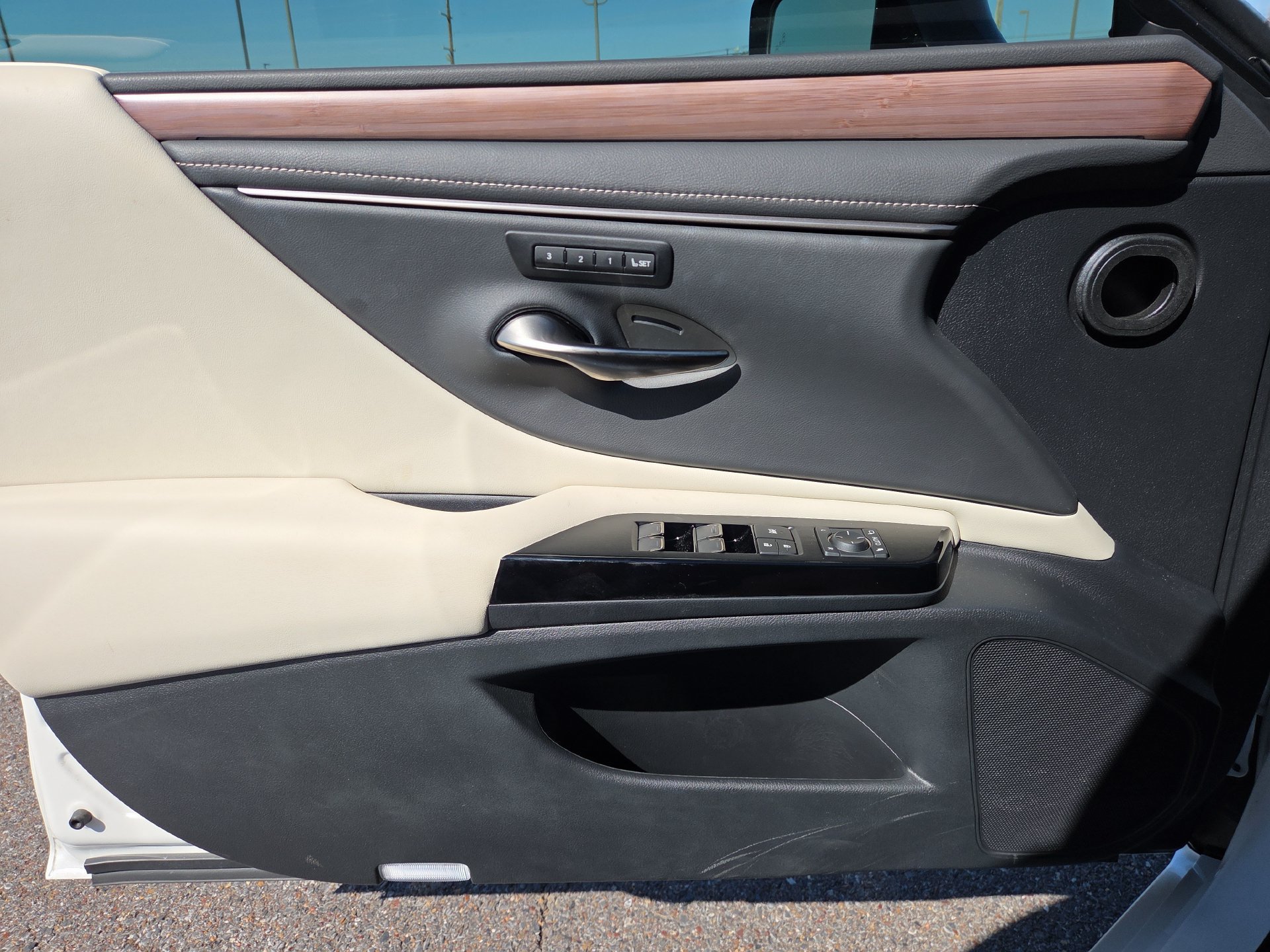 Used 2024 Lexus ES 350 w/ Technology Package FWD image 17