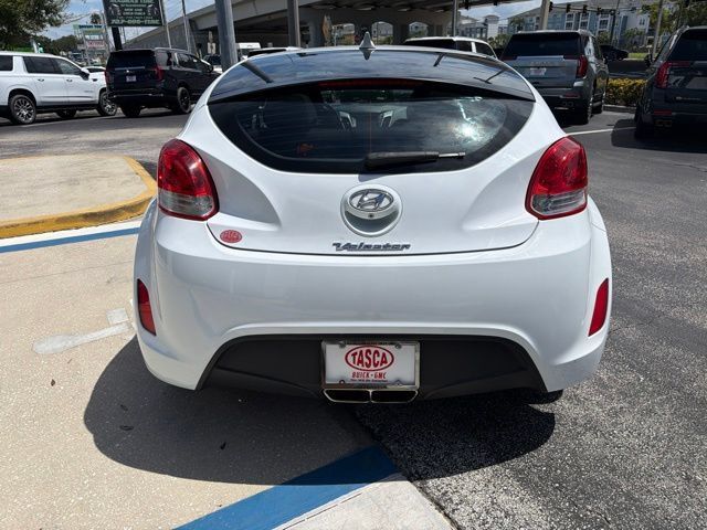 Used 2017 Hyundai Veloster FWD image 6