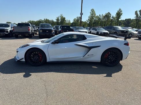 Used 2024 Chevrolet Corvette Z06 w/ Z07 Performance Package RWD image 2