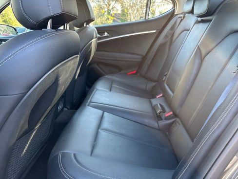 Used 2025 Genesis G70 2.5T image 11