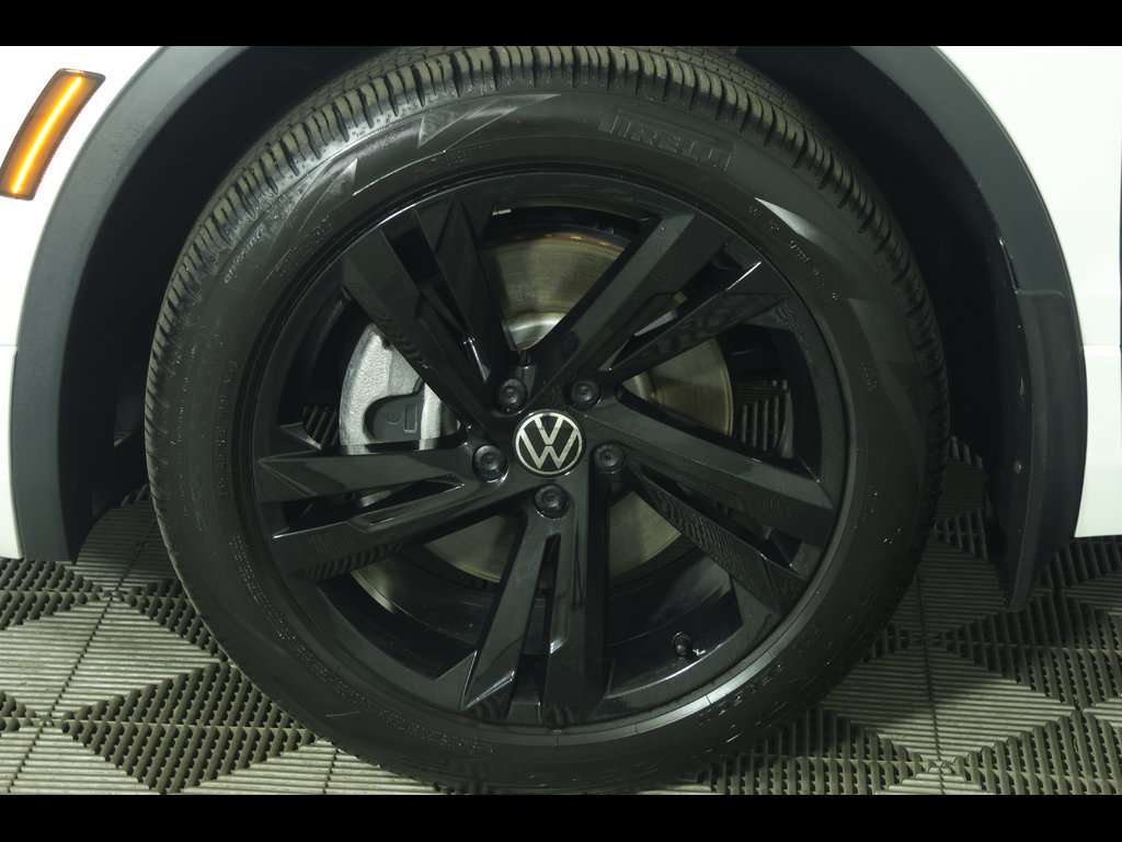 Used 2024 Volkswagen Tiguan SE R-Line AWD/4WD image 14