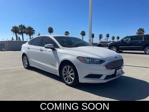 Used 2017 Ford Fusion SE FWD image 1