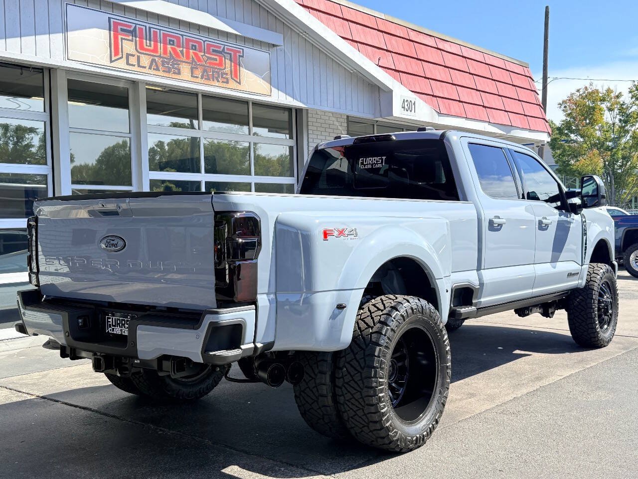 Used 2025 Ford F350 Lariat w/ Lariat Ultimate Package AWD/4WD image 3