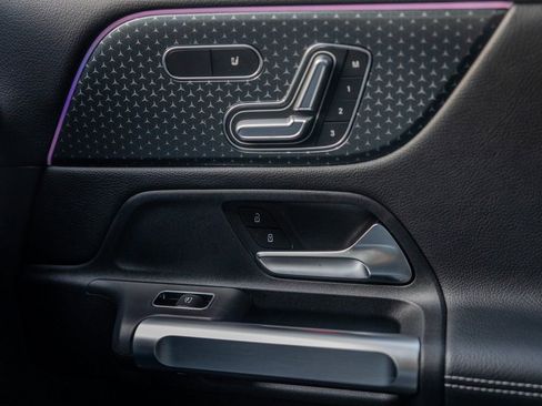 Used 2024 Mercedes-Benz GLB 250 4MATIC image 15