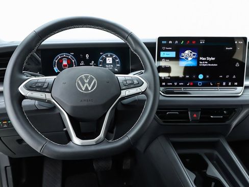 New 2026 Volkswagen Tiguan SE image 20