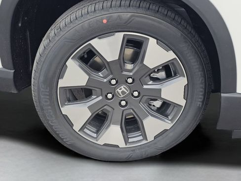 New 2026 Honda Pilot Touring image 3