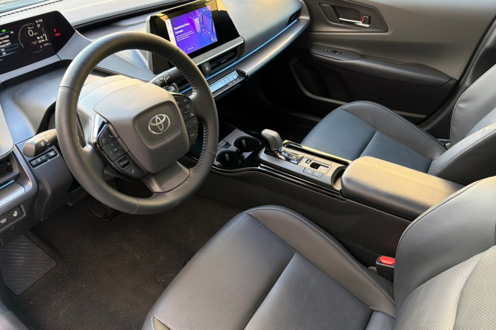 Used 2024 Toyota Prius XLE FWD image 9