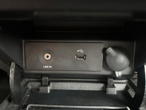 Used 2013 Ford F150 XLT w/ XLT Chrome Pkg AWD/4WD image 21