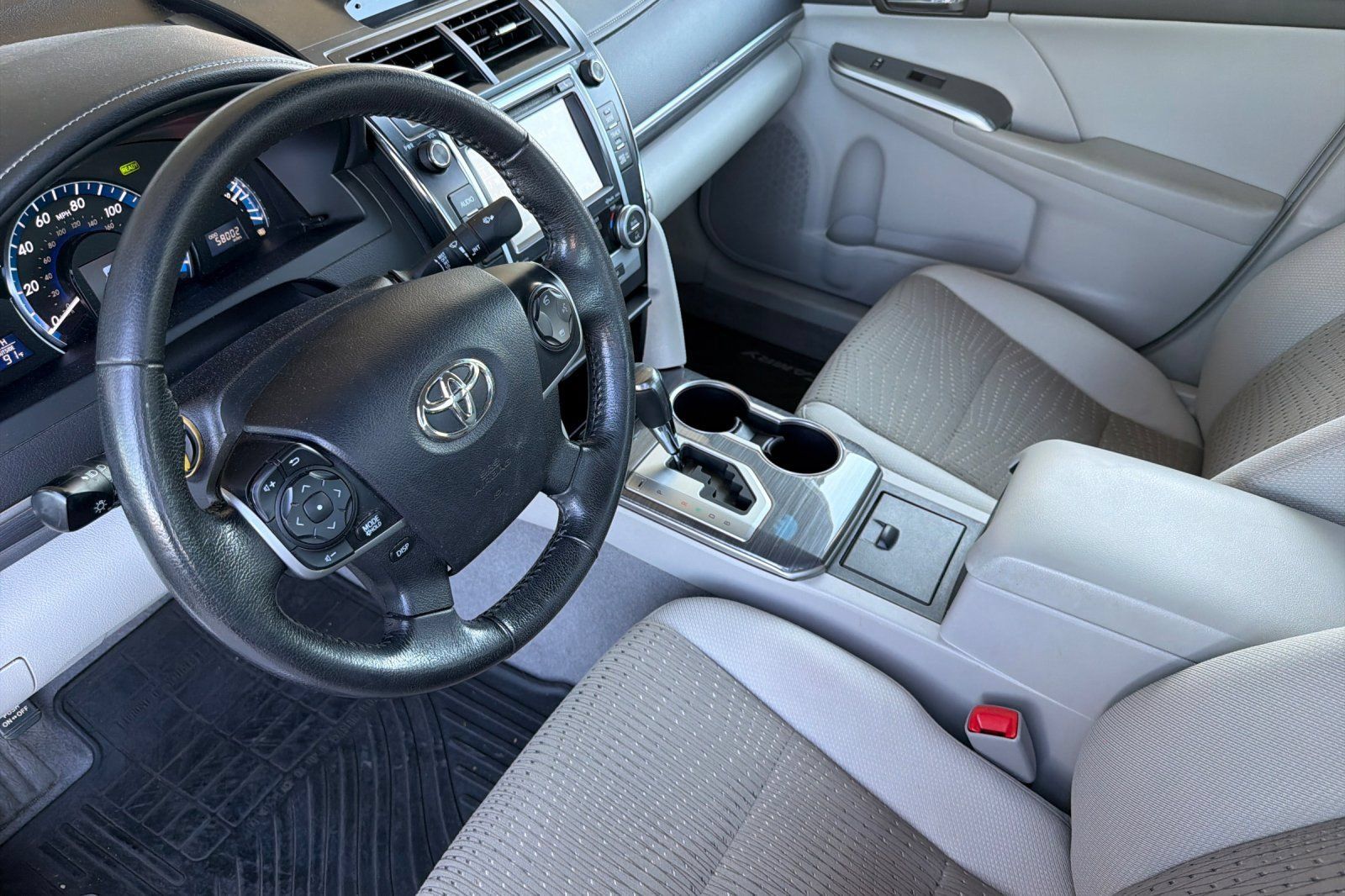 Used 2014 Toyota Camry XLE w/ Convenience Package FWD image 12
