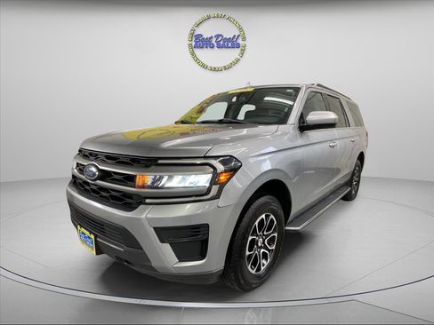 Used 2023 Ford Expedition Max XLT image 1