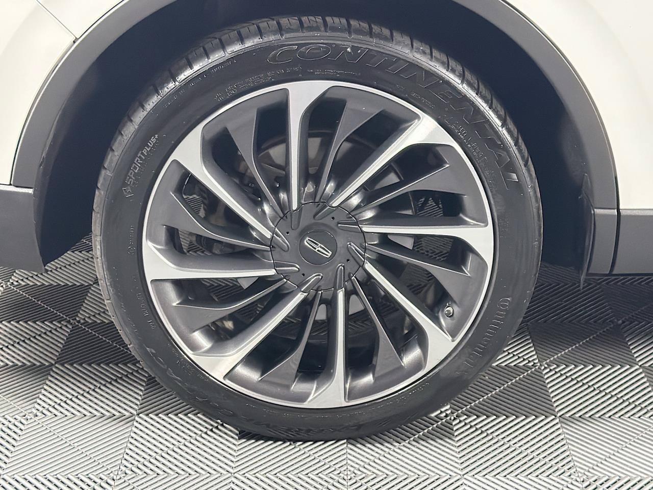 Used 2020 Lincoln Aviator Reserve w/ Equipment Group 202A AWD/4WD image 31