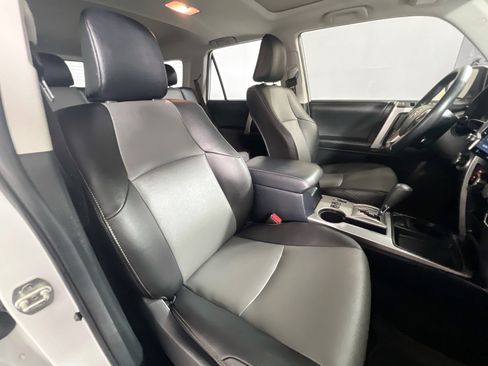 Used 2024 Toyota 4Runner SR5 Premium w/ Moonroof Package RWD image 30