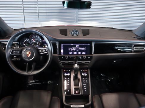 Certified 2024 Porsche Macan w/ Premium Plus Package AWD/4WD image 14