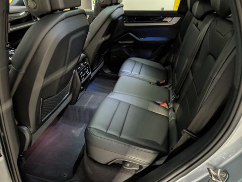 Certified 2025 Porsche Cayenne AWD/4WD image 22