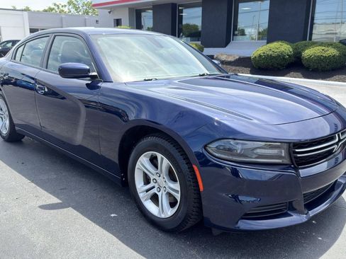 Used 2016 Dodge Charger SE w/ Popular Equipment Group RWD image 2