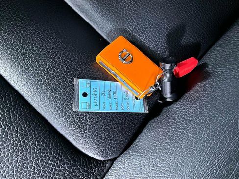 Used 2024 Volvo XC90 B6 Plus w/ Protection Package image 10