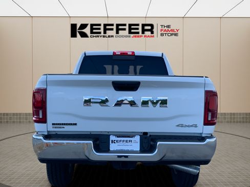 New 2025 RAM 2500 Big Horn AWD/4WD image 4