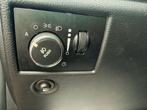Used 2012 Jeep Grand Cherokee Laredo AWD/4WD image 18