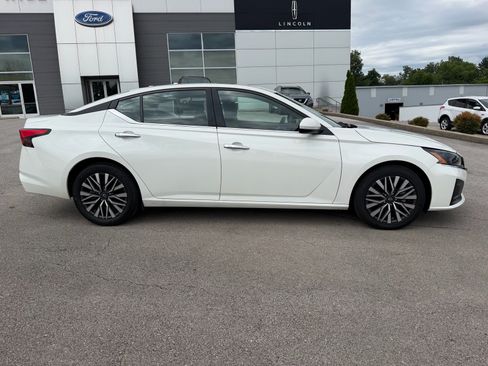 Used 2024 Nissan Altima 2.5 SV w/ SV Premium Package FWD image 18