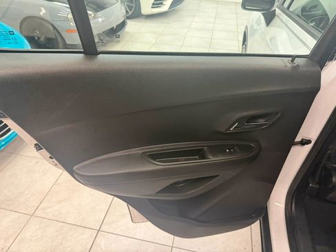 Used 2019 Chevrolet Trax LS image 15