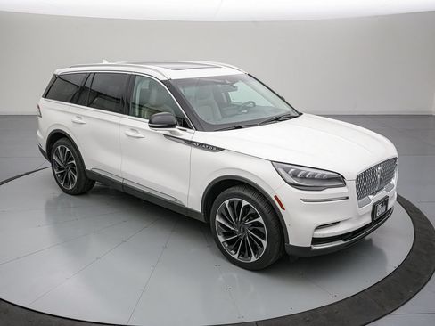 Used 2022 Lincoln Aviator Reserve w/ Equipment Group 201A AWD/4WD image 2
