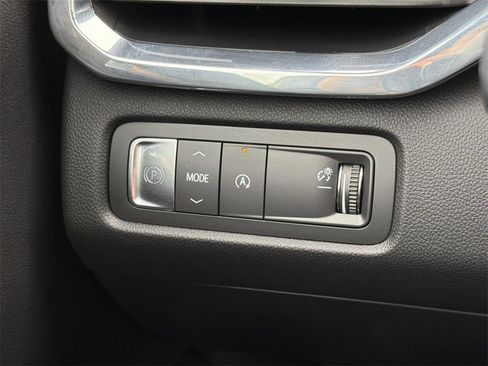 Used 2025 GMC Acadia Elevation image 16