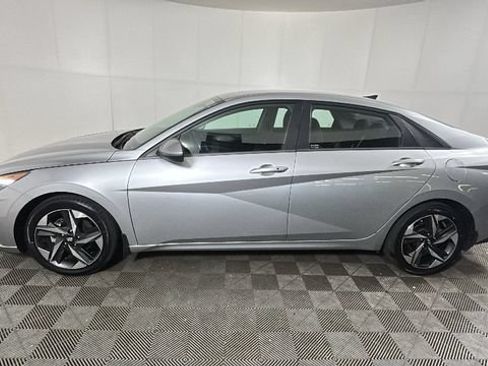 Used 2023 Hyundai Elantra SEL w/ Convenience Package FWD image 5