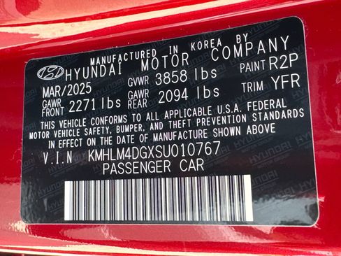 Used 2025 Hyundai Elantra Sport FWD image 32