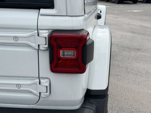Used 2024 Jeep Wrangler Unlimited Rubicon w/ Technology Group AWD/4WD image 10