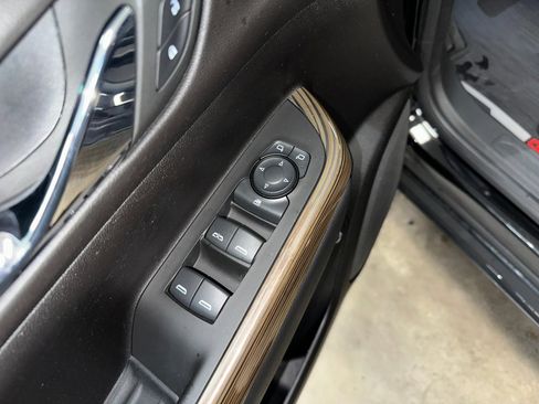 Certified 2023 GMC Acadia SLE w/ Driver Convenience Package image 5