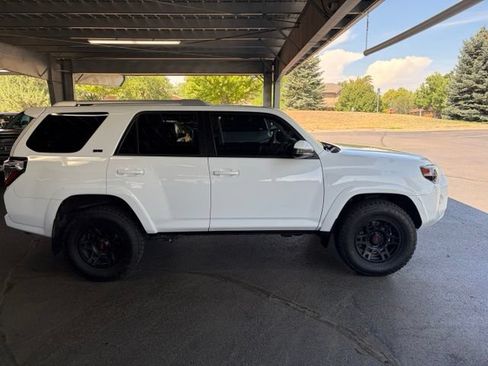Used 2018 Toyota 4Runner SR5 AWD/4WD image 11