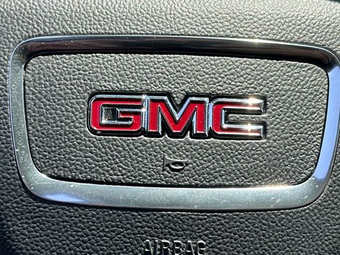 Used 2024 GMC Terrain SLE AWD/4WD image 39